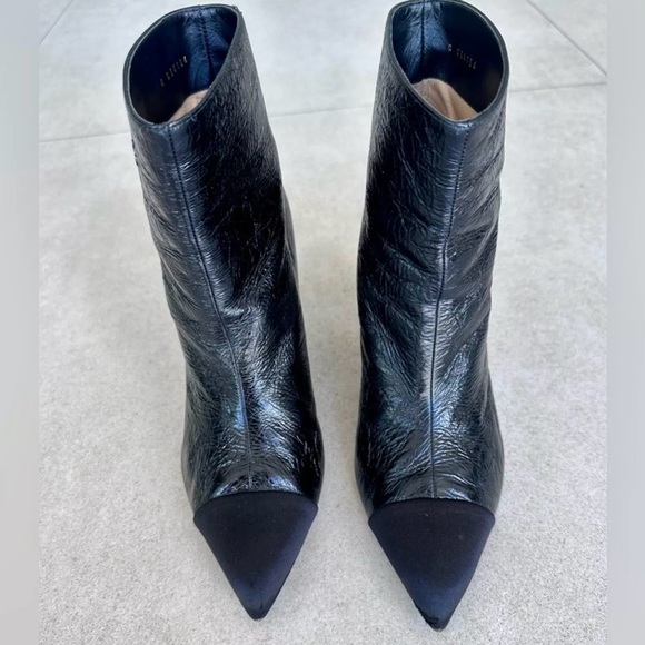 Chanel black leather Coco Chanel sign ankle boots - Picture 12 of 17